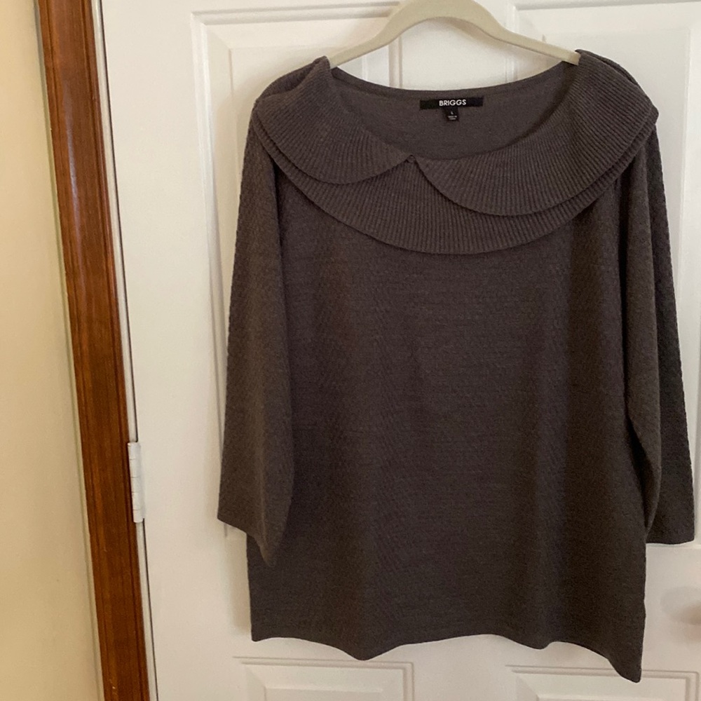 Scalloped neck line sweater.  Soft 100% Acrylic.  Grey, shoulder to hem 27”.
